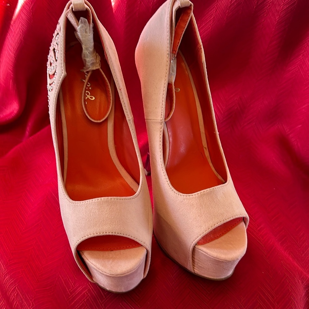 Qupid Pink 5.5” Platform Heel. Open Toe. Size 7.5